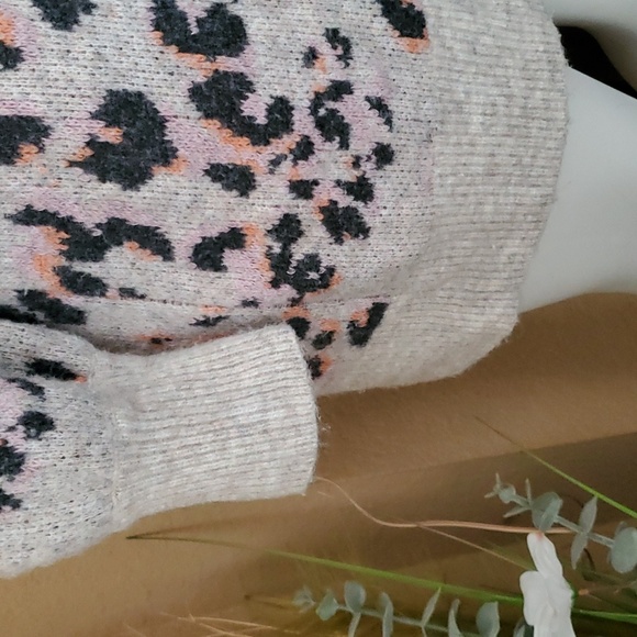 ANTHROPOLOGIE Ribbed Cowl Neck Animal Print Wool Yak Blend Tunic Sweater SIZE:XS - Picture 3 of 10